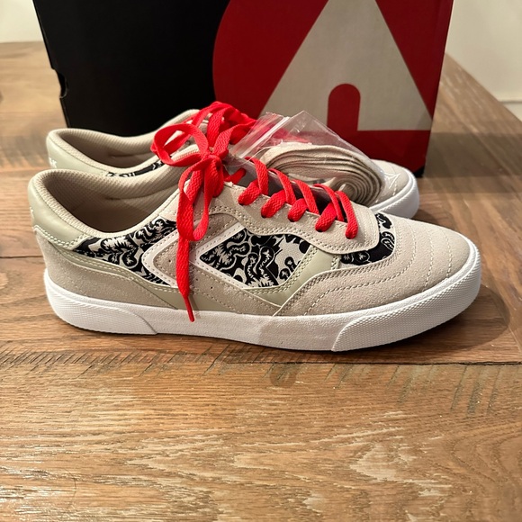 Airwalk NIB Magrip J sneakers skate shoes olive men’s size 9 NWT - Picture 2 of 5